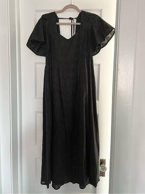 Seraphine
Broderie Anglaise
Maternity/Nursing Midi Dress
